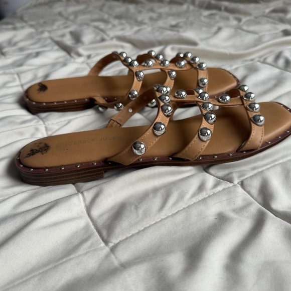 Sincerely Jules Tan open toe sandals with silver rounded studs size 9 - Picture 5 of 5